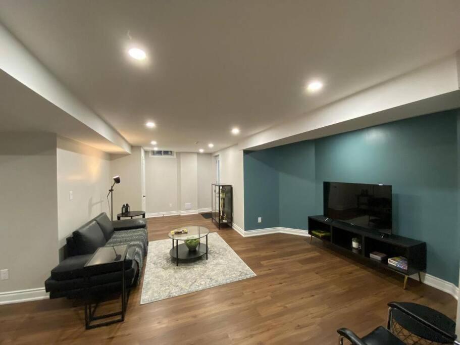 מיסיסאוגה Spacious Basement מראה חיצוני תמונה