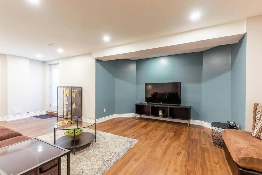 מיסיסאוגה Spacious Basement מראה חיצוני תמונה