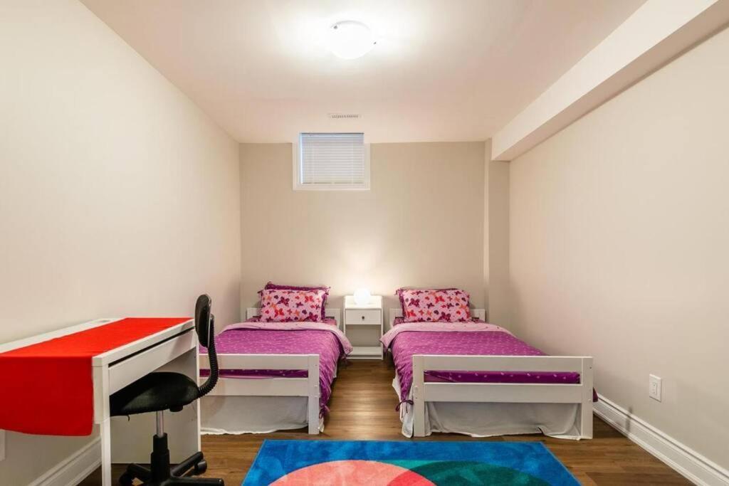 מיסיסאוגה Spacious Basement מראה חיצוני תמונה